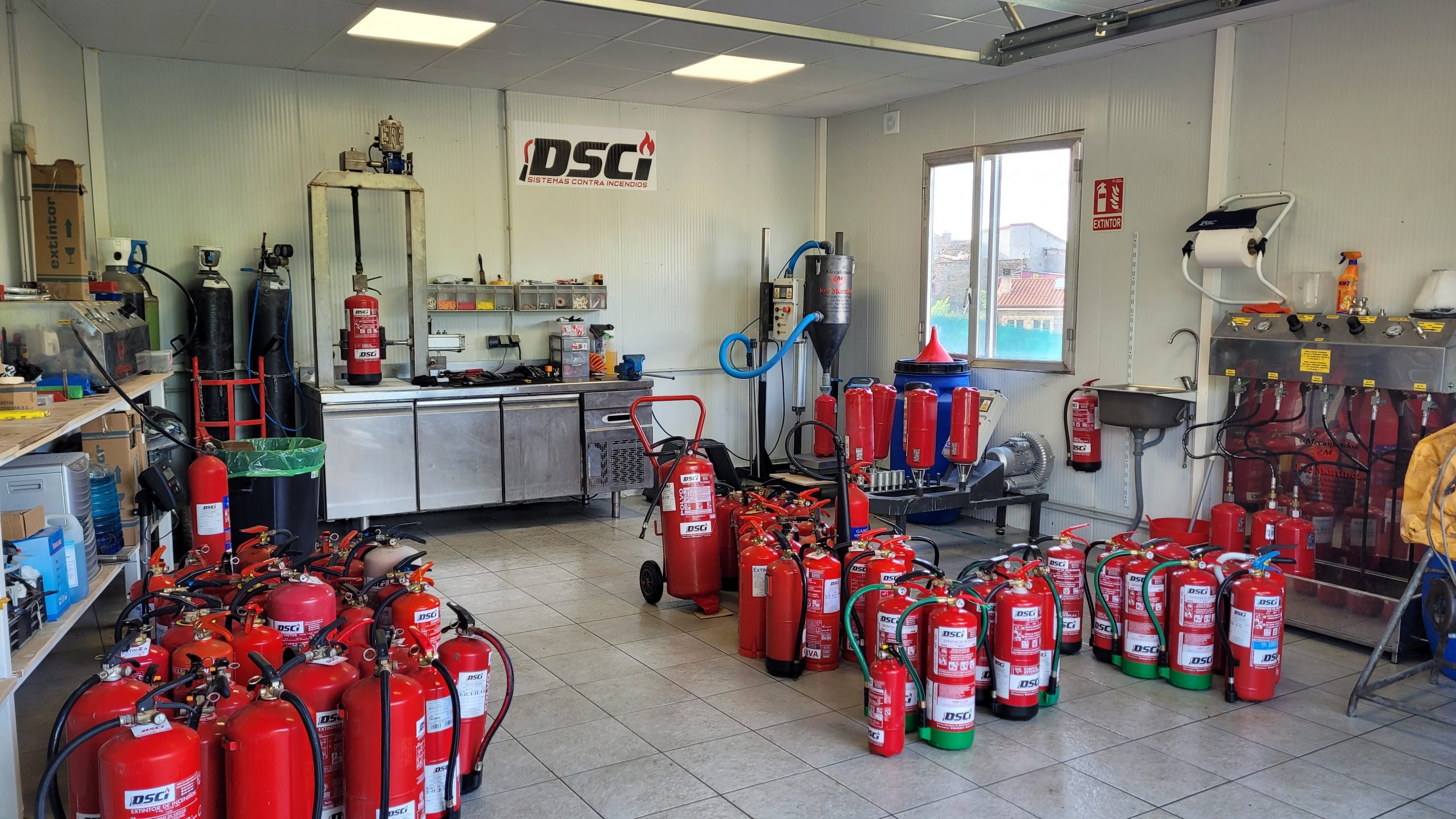 Instituciones Públicas y Privadas